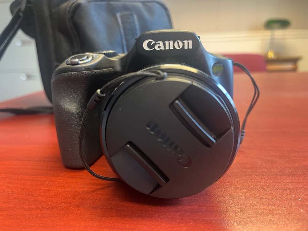 Canon PowerShot SX520 HS Digital Camera Black with Charger and Case